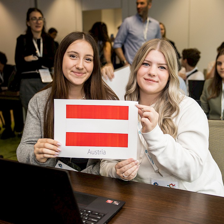 Lena Fraiß und Luna Bankler aus der BHAK Eisenerz | Foto: AlohaFred | © European Banking Federation