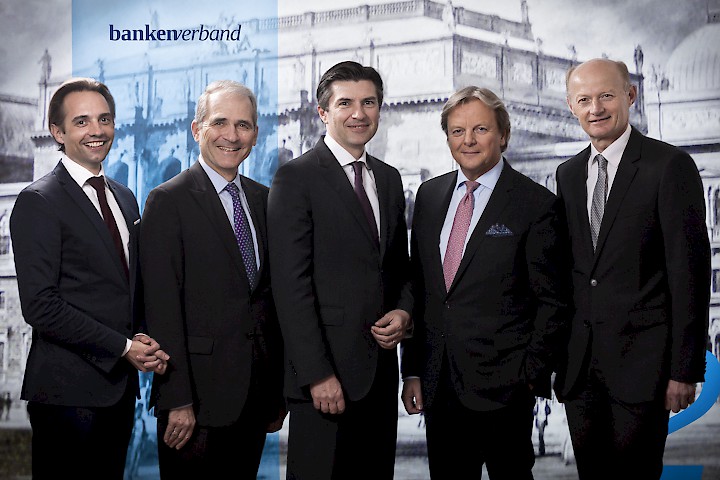 Dr. Gerald Resch, Dr. Helmut Gerlich, Robert Zadrazil, Dr. Bernhard Ramsauer, Konsul KR Dr. Franz Gasselsberger | © Bankenverband | Foto: Gerry Frank Photography